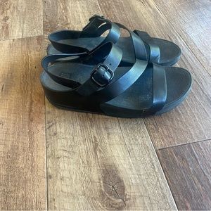 Fitflop the skinny z strap black leather sandals size 6